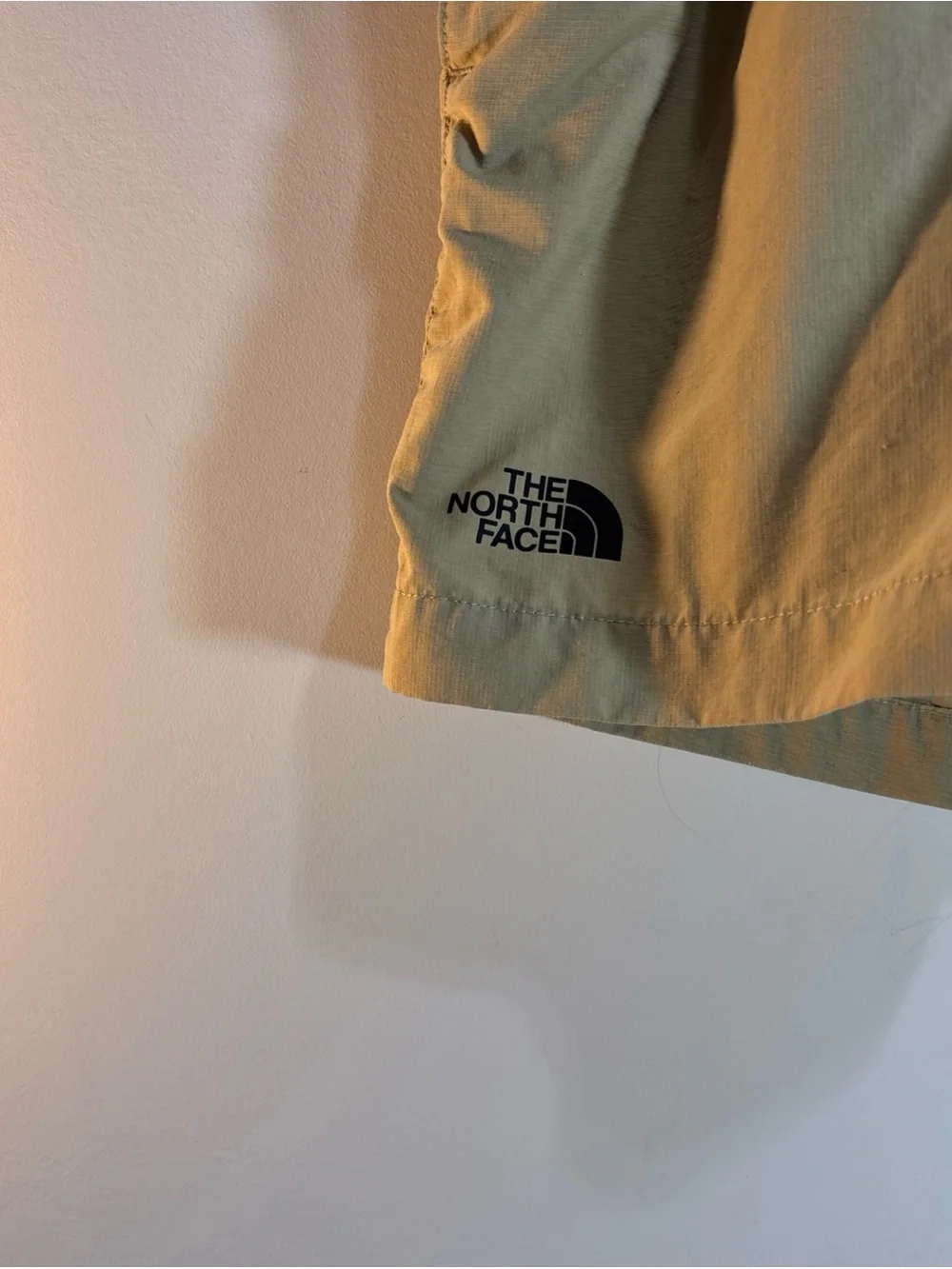 The North Face Men’s Khaki Lightweight Outdoor Shorts. 1171